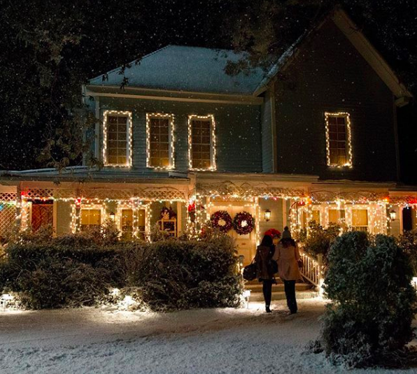Natale a Stars Hollow: per le appassionate di Una mamma per amica diventa realtà