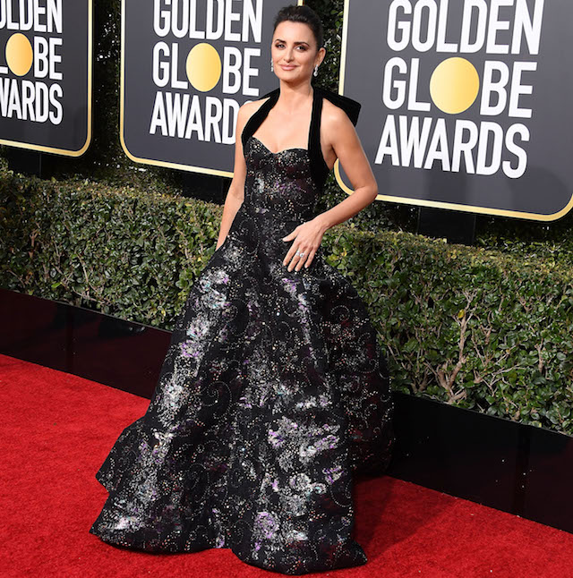 Effetto nudo, eccentrici, eleganti, regali: gli abiti delle star ai Golden Globe 2019