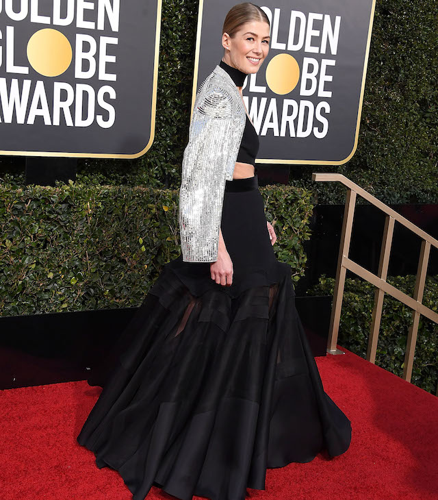 Effetto nudo, eccentrici, eleganti, regali: gli abiti delle star ai Golden Globe 2019