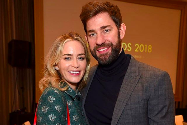 Le lacrime di John Krasinski per la dedica della moglie Emily Blunt