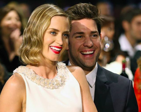Le lacrime di John Krasinski per la dedica della moglie Emily Blunt