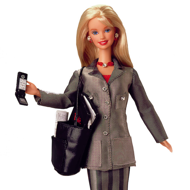 Con vitiligine, protesi o calva: le nuove versioni di Barbie (e Ken)
