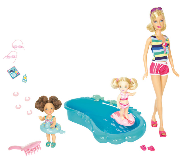 Con vitiligine, protesi o calva: le nuove versioni di Barbie (e Ken)