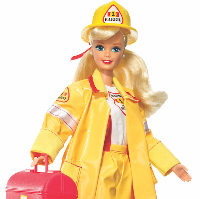 Con vitiligine, protesi o calva: le nuove versioni di Barbie (e Ken)