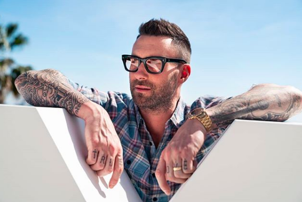 Adam Levine: "Grazie yoga, mi spingi a fare di più (e a fare del sesso migliore)"