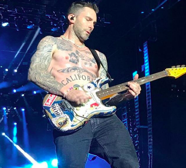 Adam Levine: "Grazie yoga, mi spingi a fare di più (e a fare del sesso migliore)"