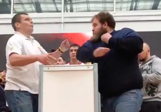 Cose di questo mondo: esiste, davvero, un campionato di schiaffi
