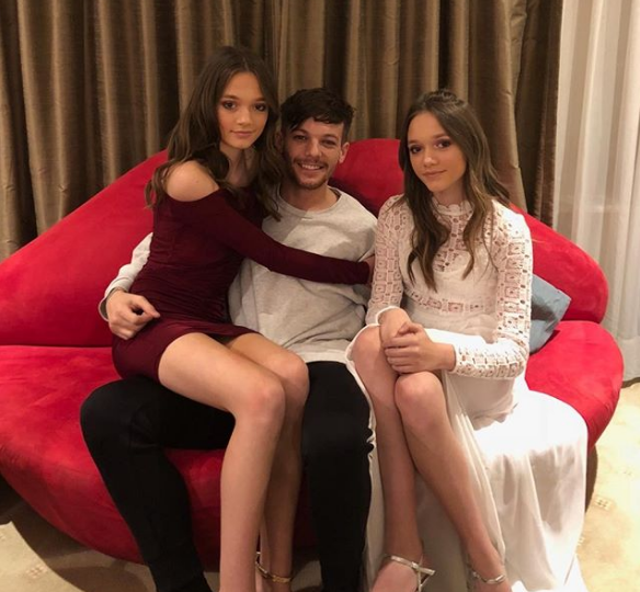 Il primo messaggio di Louis Tomlinson dopo la morte della sorella