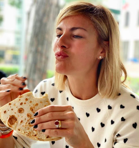 “Sei troppo magra, sei anoressica”: la risposta di Martina Colombari a chi la insulta