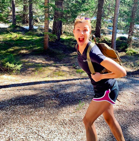 “Sei troppo magra, sei anoressica”: la risposta di Martina Colombari a chi la insulta