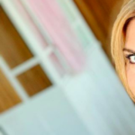 “Sei troppo magra, sei anoressica”: la risposta di Martina Colombari a chi la insulta