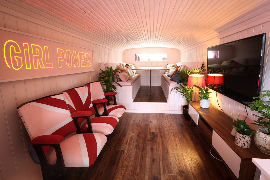 Arriva lo Spice Bus: ecco come puoi dormire nell'autobus delle Spice Girls