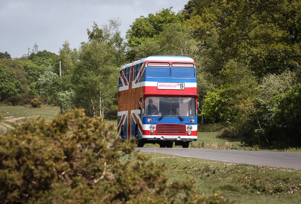 Arriva lo Spice Bus: ecco come puoi dormire nell'autobus delle Spice Girls