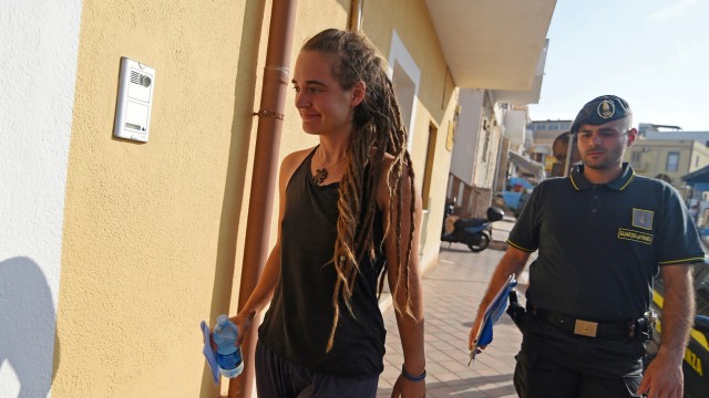 Libera Carola Rackete, la capitana che ha deciso di giocarsi tutto e sfidare la legge