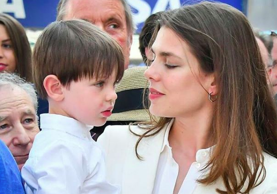 Gli splendidi omaggi alla nonna Grace Kelly durante le nozze di Charlotte Casiraghi