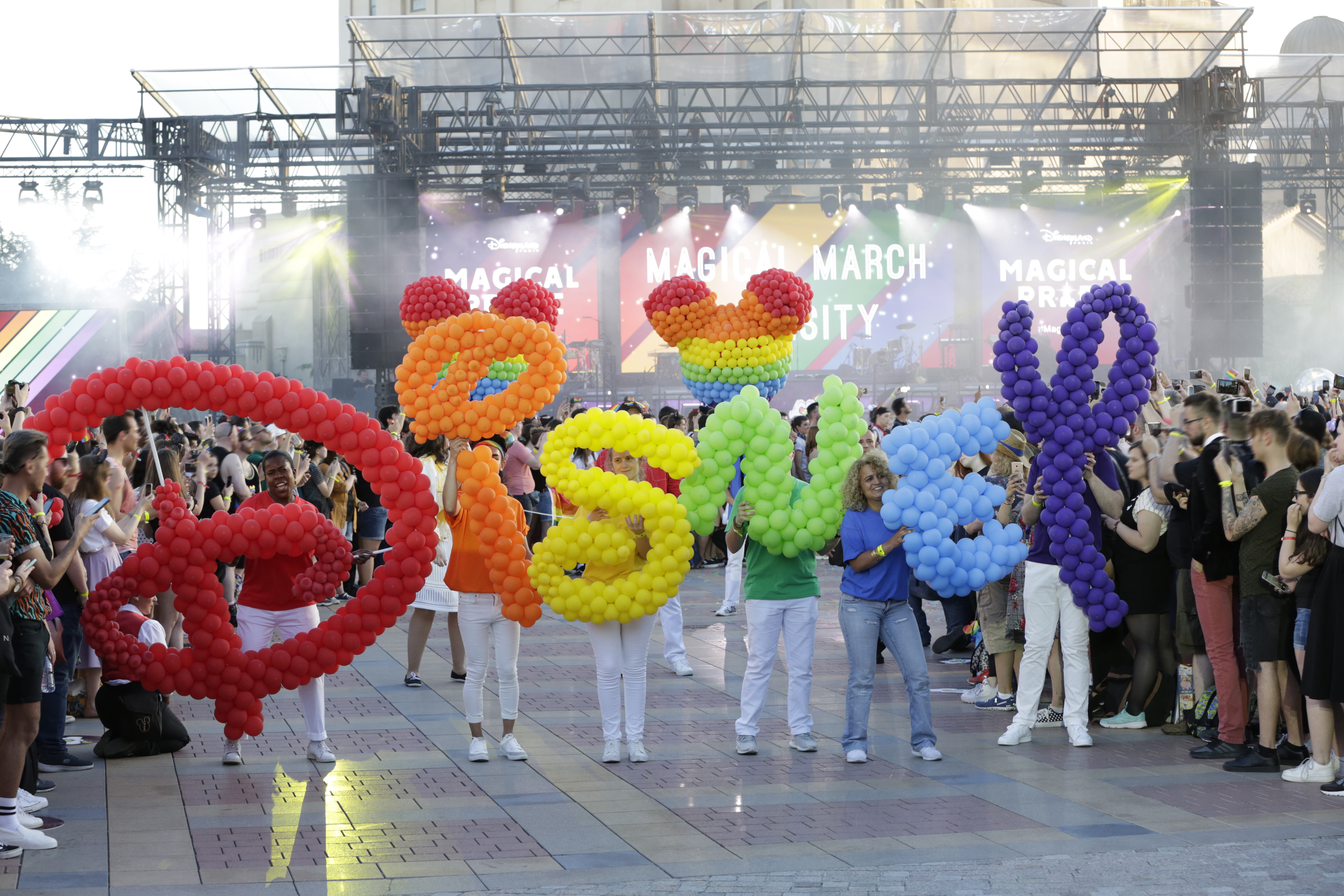 25 foto dal Magical Pride di Disneyland: tutti i colori contro l'omofobia