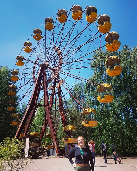 Quei selfie in posa, sorridenti e svestiti, davanti all'orrore di Chernobyl