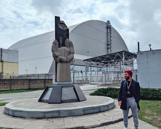 Quei selfie in posa, sorridenti e svestiti, davanti all'orrore di Chernobyl