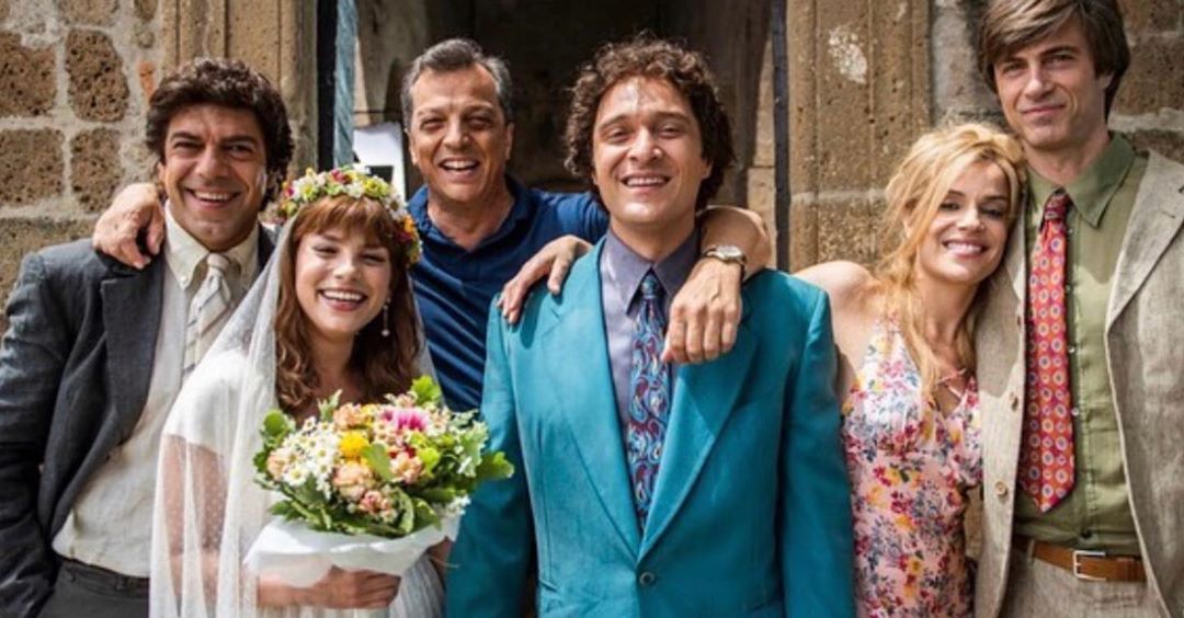 Emma Marrone si è "sposata": le foto in abito dal set de I migliori anni