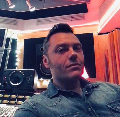 Tiziano Ferro si è sposato: l'immensa gioia del cantante per le sue due nozze