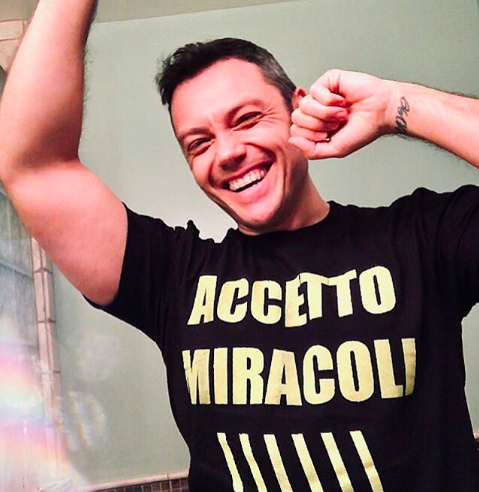 Tiziano Ferro si è sposato: l'immensa gioia del cantante per le sue due nozze