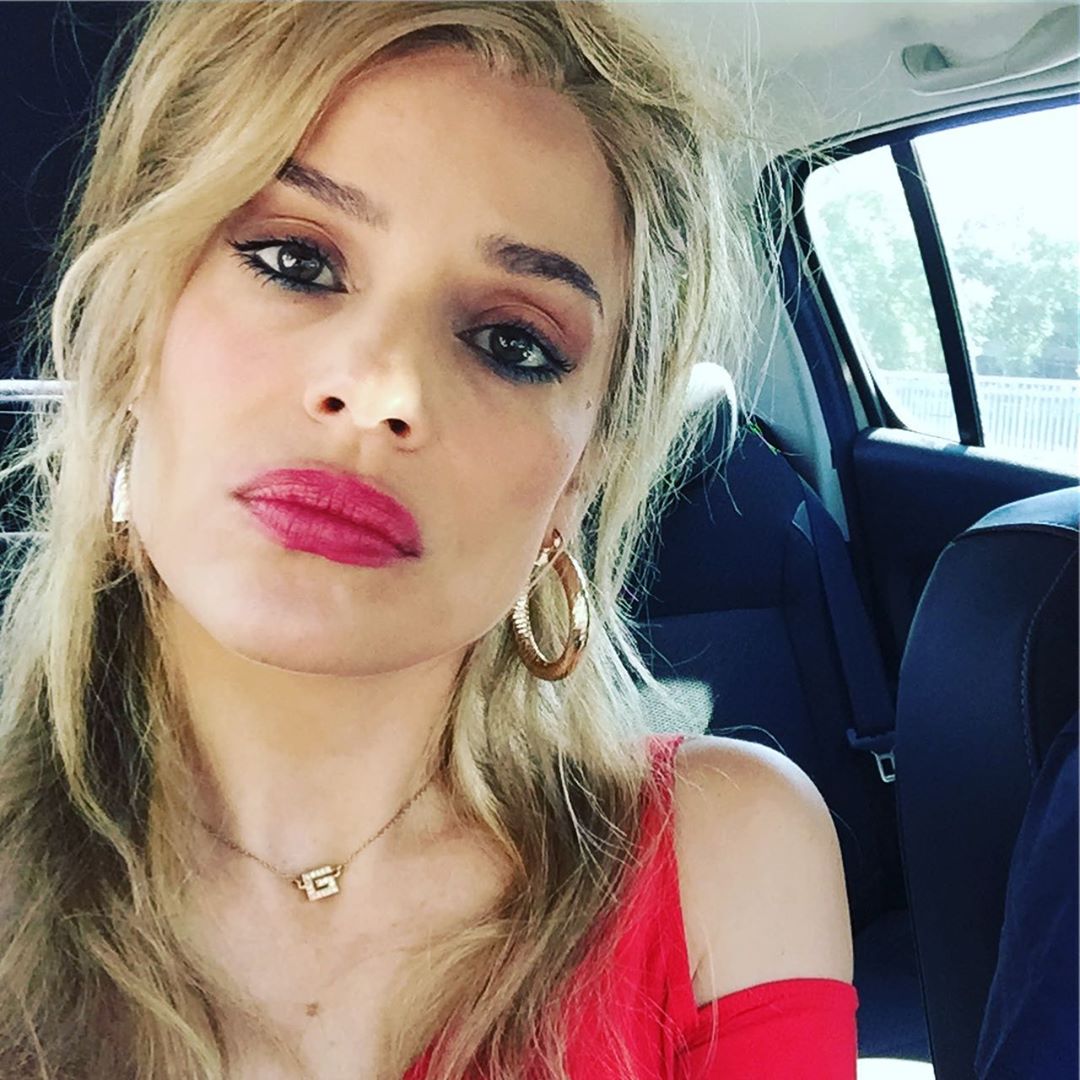 Emma Marrone si è "sposata": le foto in abito dal set de I migliori anni