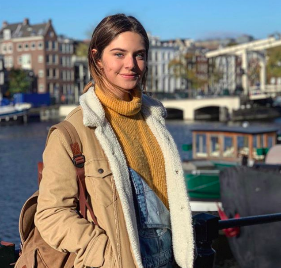 Chi è Stella Bossari, la figlia di Daniele e Filippa Lagerback, ora al lavoro con mamma
