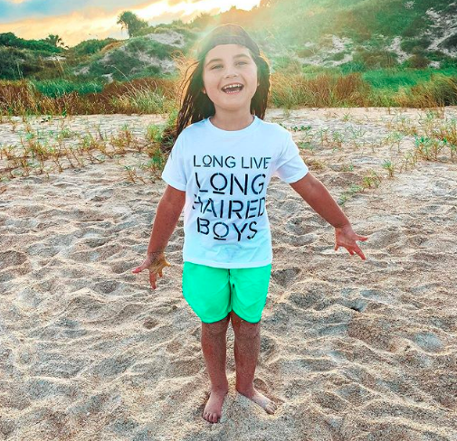 I bambini scambiati per femmine in topless: la doppia censura di Instagram