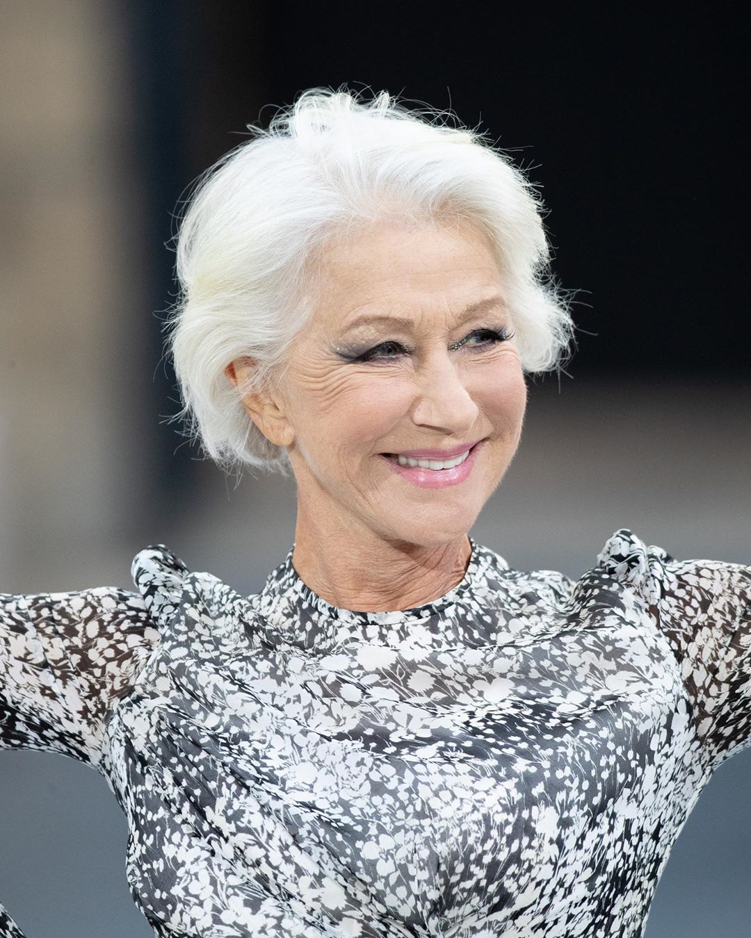 La bellezza non ha età: da Helen Mirren, 74 anni, alle altre che sfilano a Parigi