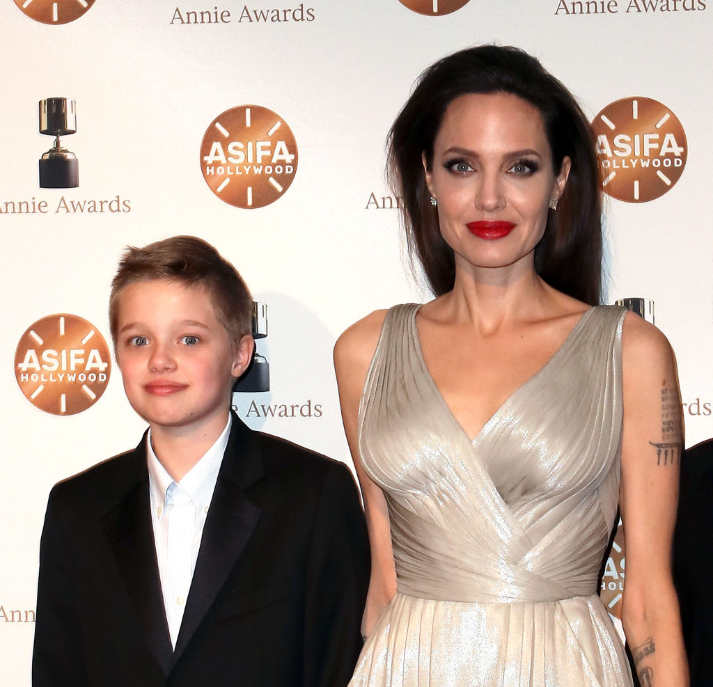 Piccole brangeline crescono: la bellezza delle figlie di Angelina Jolie al fianco della mamma