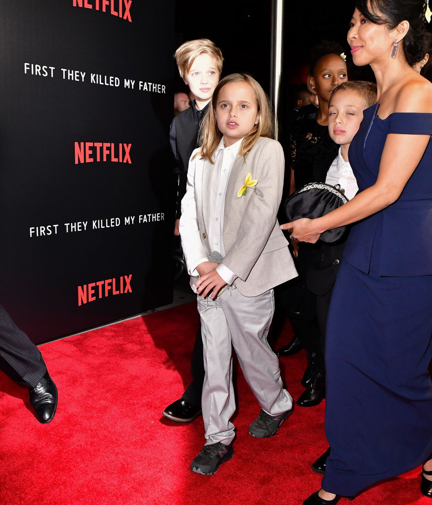 Piccole brangeline crescono: la bellezza delle figlie di Angelina Jolie al fianco della mamma