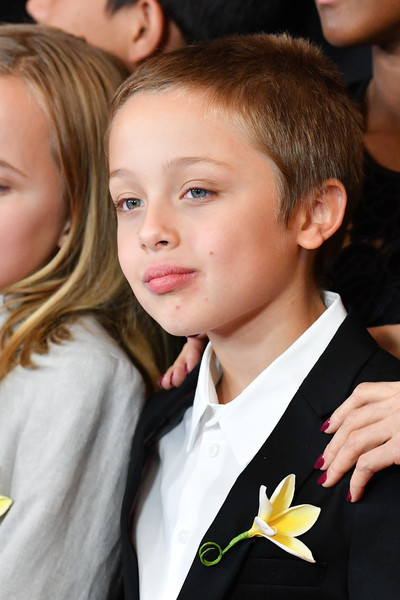 Piccole brangeline crescono: la bellezza delle figlie di Angelina Jolie al fianco della mamma