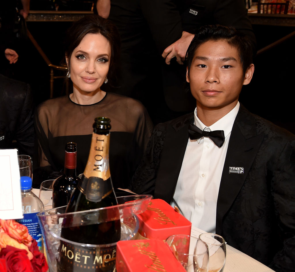 Piccole brangeline crescono: la bellezza delle figlie di Angelina Jolie al fianco della mamma