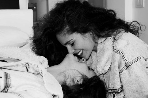 Come Erika e Martina usano "le perle degli omofobi" che insultano i loro baci