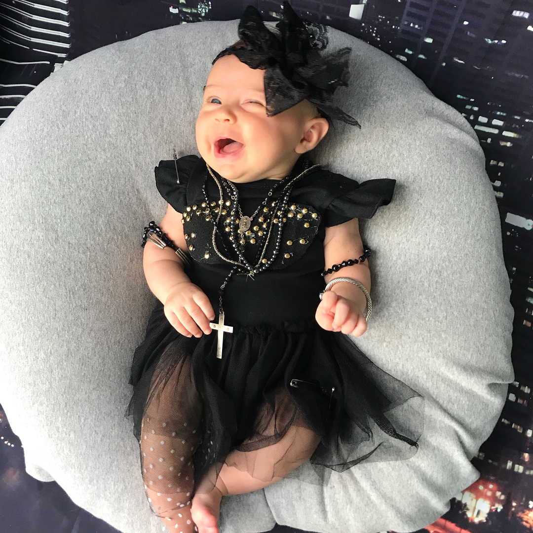 17 trasformazioni di Liberty, la bimba di 3 mesi che veste i panni di donne famose