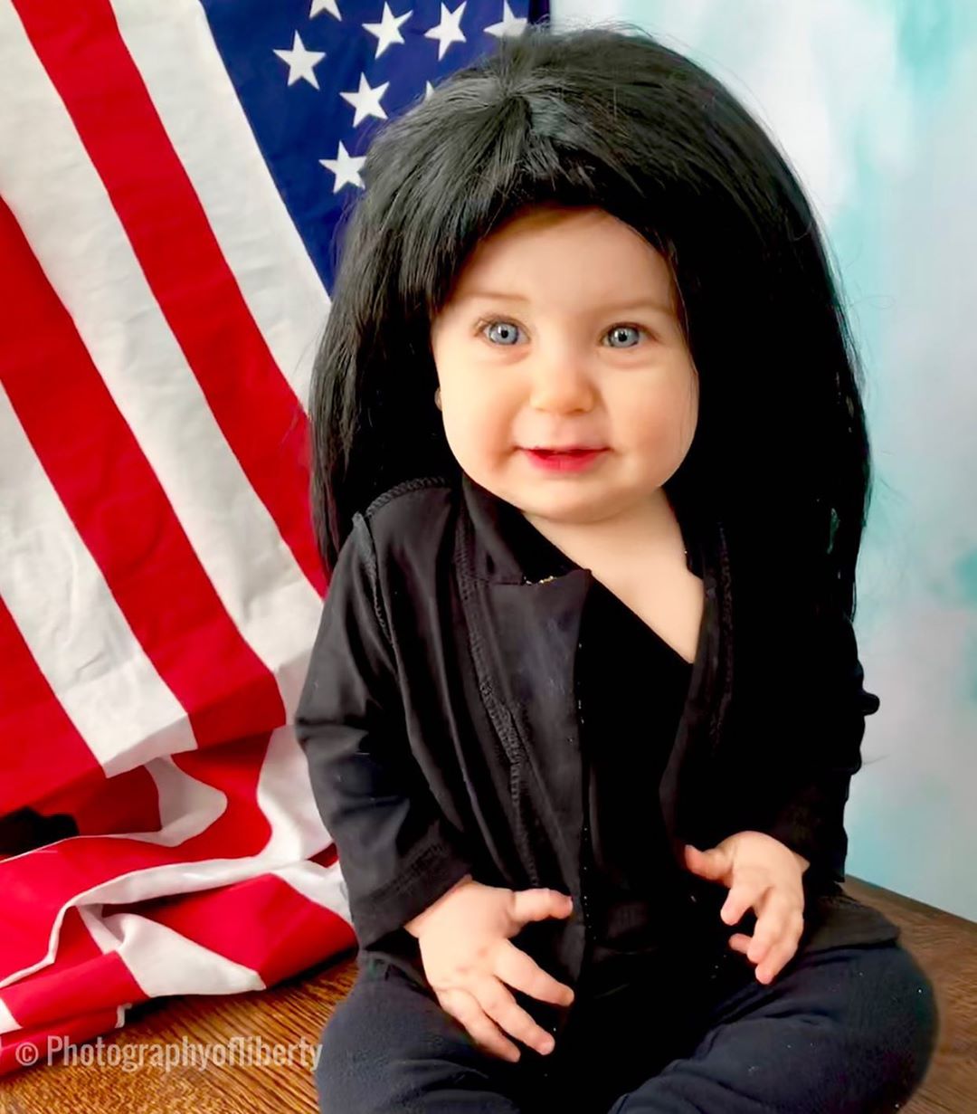 17 trasformazioni di Liberty, la bimba di 3 mesi che veste i panni di donne famose