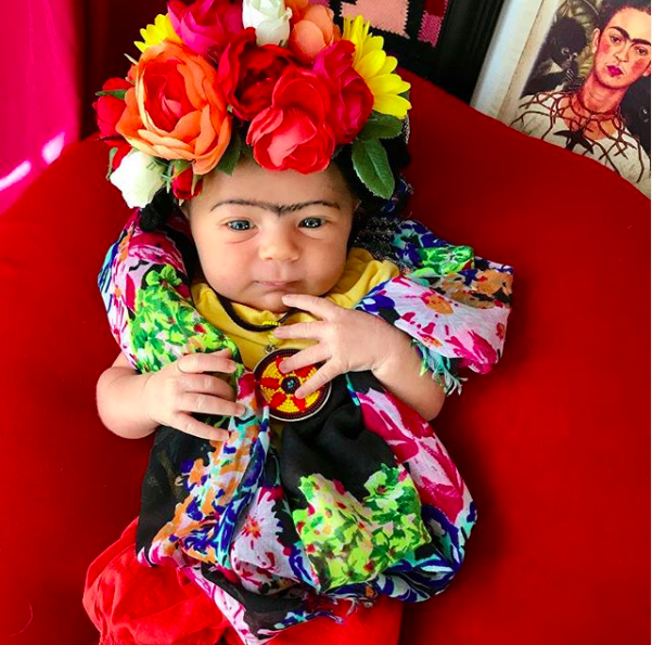 17 trasformazioni di Liberty, la bimba di 3 mesi che veste i panni di donne famose