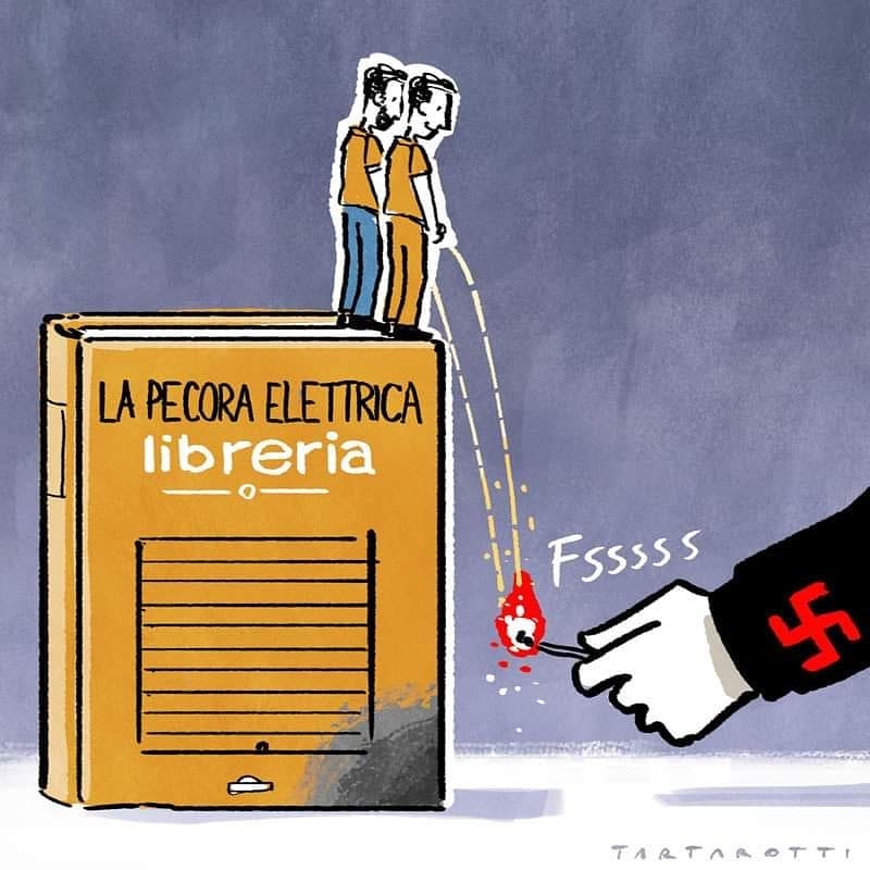 Libreria Pecora Elettrica: chi brucia i libri è un vile e un codardo