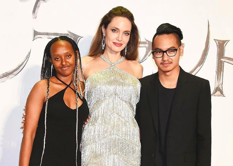Angelina Jolie posa nuda e mostra le sue cicatrici visibili e non