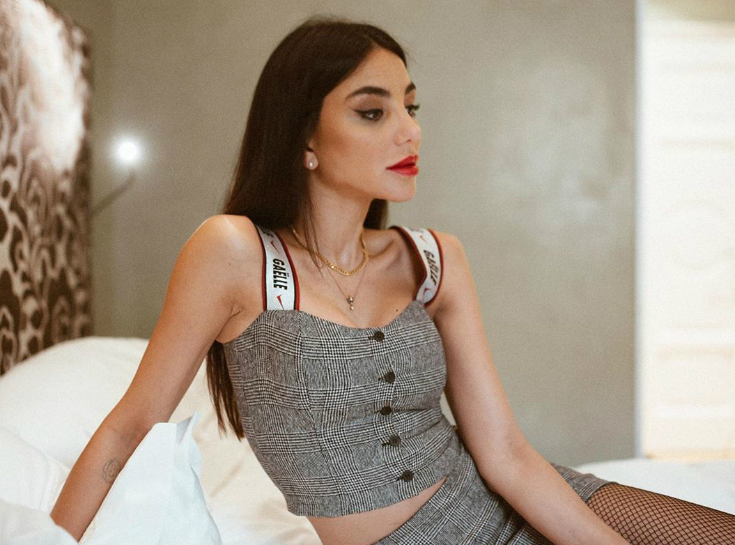 Davvero vogliamo crocifiggere Chiara Biasi per questa frase sugli 80.000 euro?