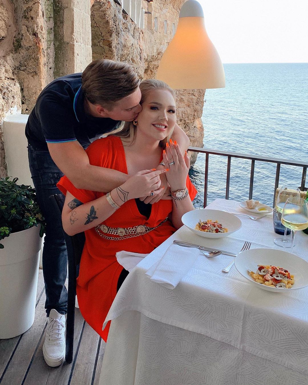 Il video di coming out di Nikkie Tutorials: "Sono una donna trans"