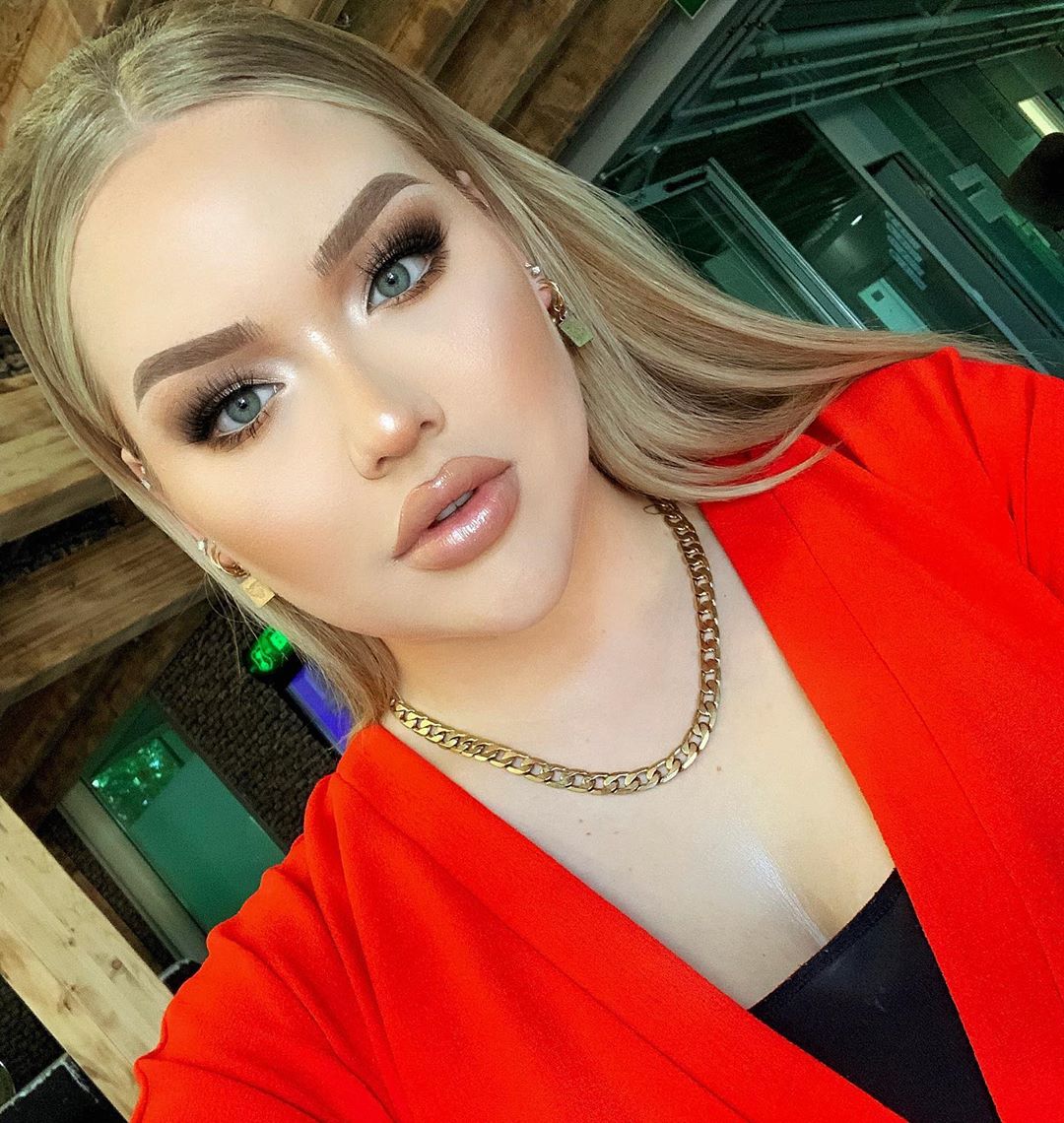 Il video di coming out di Nikkie Tutorials: "Sono una donna trans"