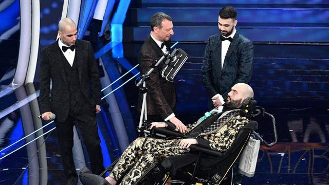 Lo striptease di Achille Lauro e altri 15 momenti imperdibili del Festival di Sanremo