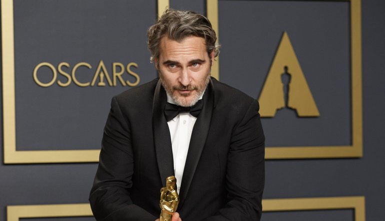 Quelle scritte sull'abito di Natalie Portman e gli Oscar in 10 immagini