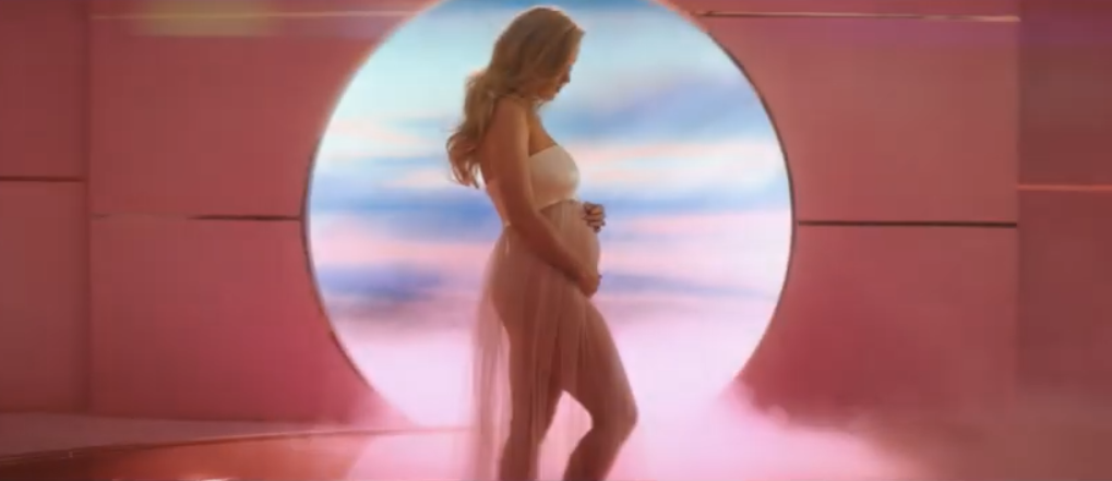 L'annuncio di gravidanza di Katy Perry è davvero il più originale di tutti