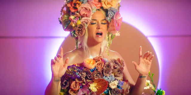 L'annuncio di gravidanza di Katy Perry è davvero il più originale di tutti