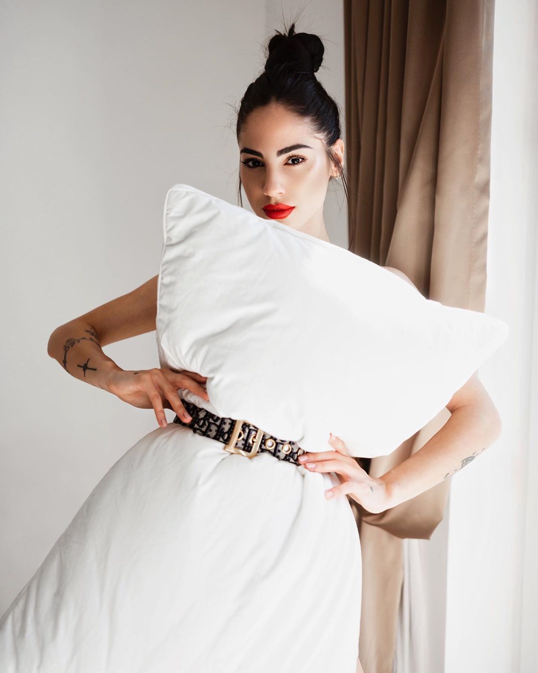 Cos'è la Pillow Challenge, la sfida del cuscino che sta spopolando in quarantena