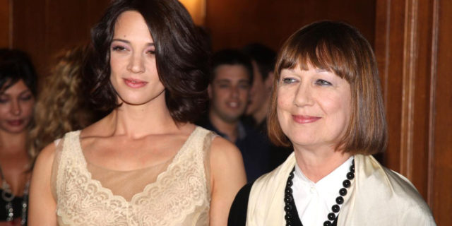 È morta Daria Nicolodi, la ribelle. Le parole della figlia Asia Argento È morta Daria Nicolodi, la ribelle. Le parole della figlia Asia Argento