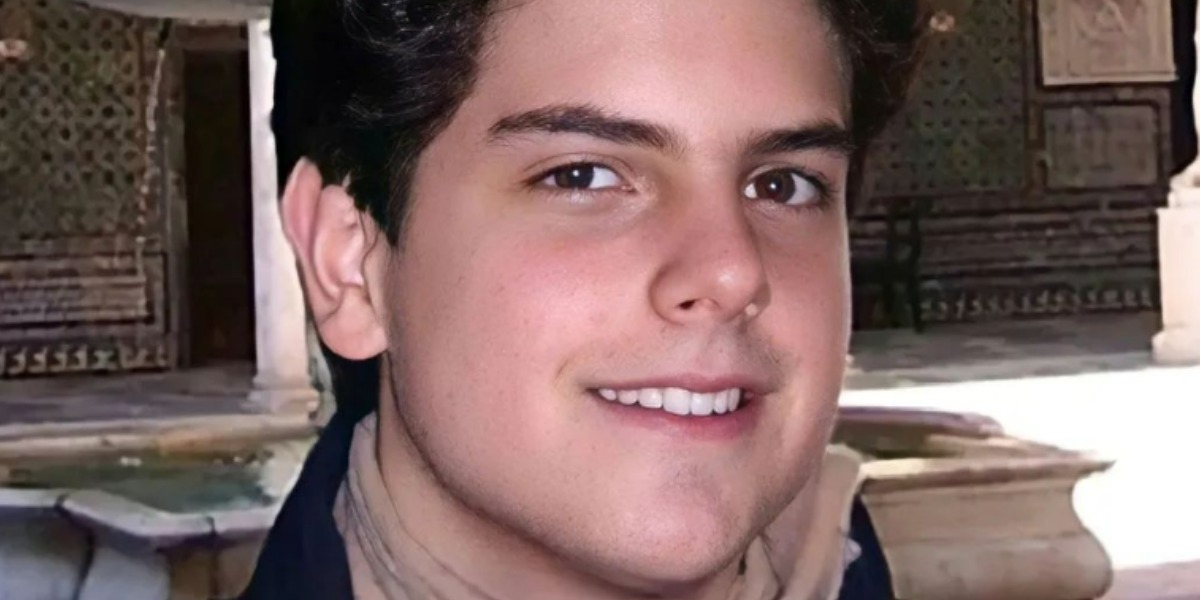 Perché Carlo Acutis è morto a 15 anni e i miracoli del “santo di internet” Perché Carlo Acutis è morto a 15 anni e i miracoli del “santo di internet”