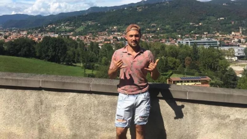 Chi era Andrea Russo, 35 anni, morto risucchiato dal motore dell’aereo a Orio al Serio